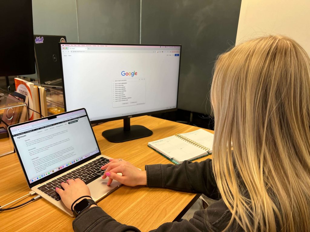 E-Power SEO specialist Lexie checks client Google ranking